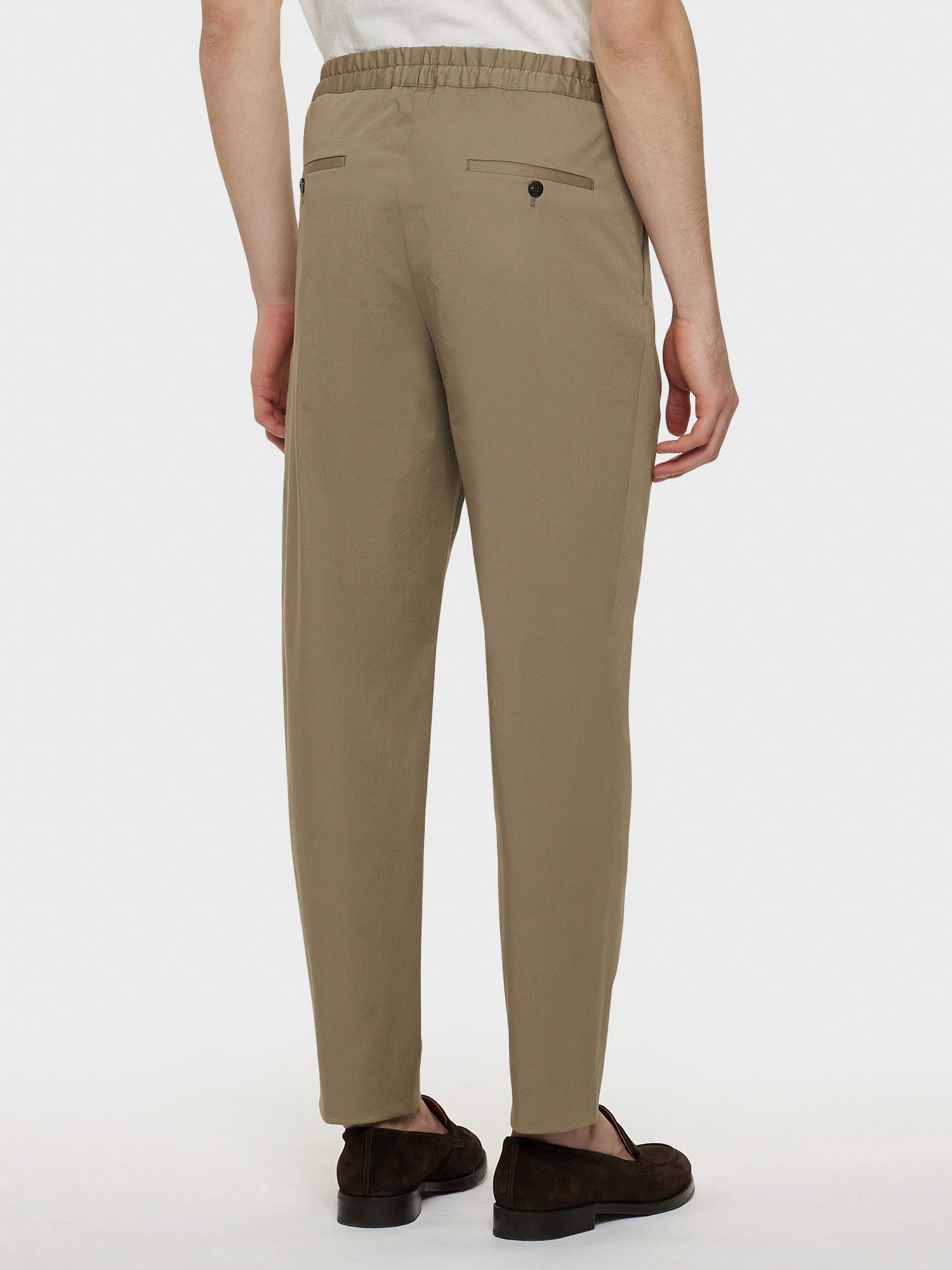Caruso Menswear Abbigliamento Uomo Pantalone jogger in cotone beige indossato back
