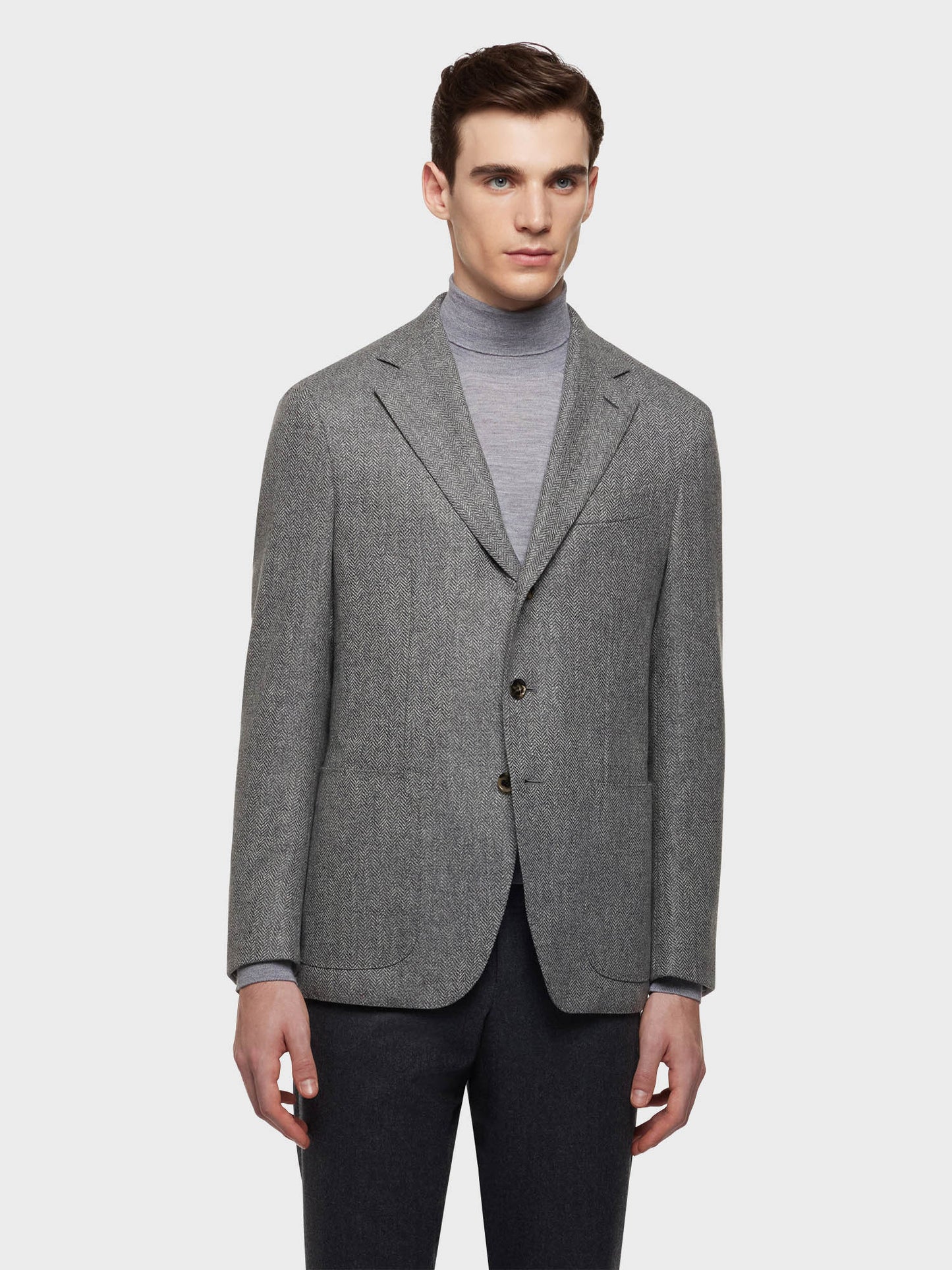 Caruso Menswear Abbigliamento Uomo Giacca aida in lana e cashmere a spina di pesce grigio chiaro indossato back