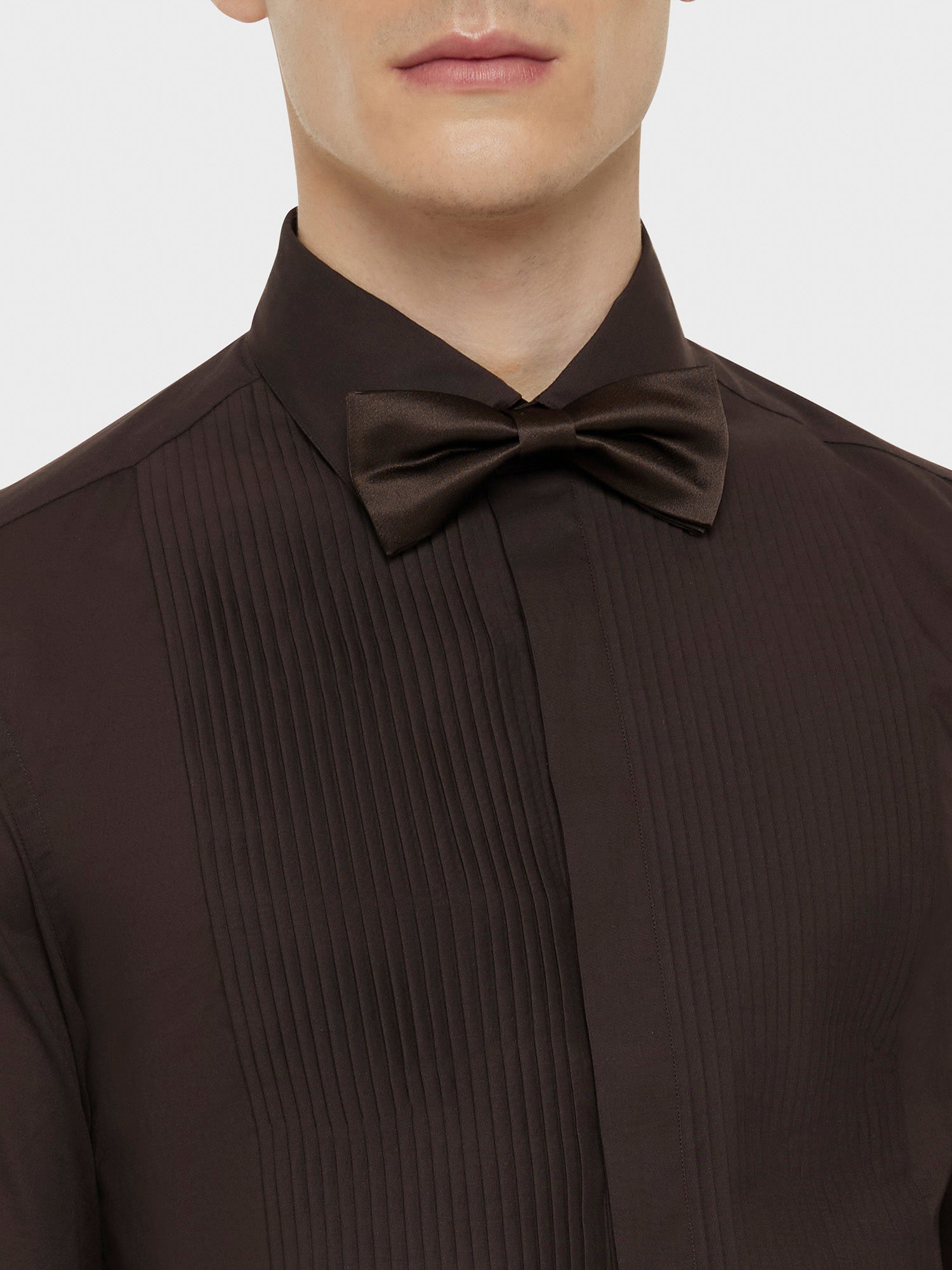 Caruso Menswear Abbigliamento Uomo Papillon annodato in seta marrone dettaglio
