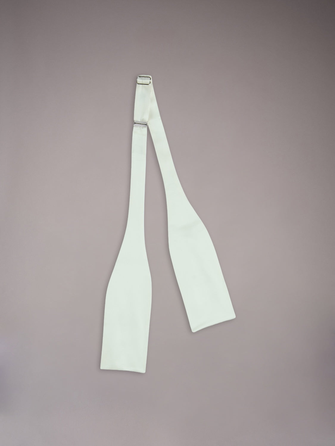 Papillon da annodare in raso di seta bianco latte