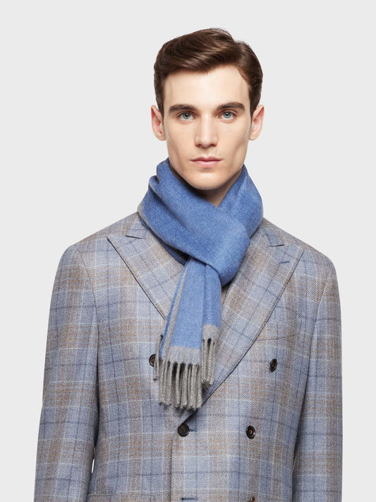 Caruso Menswear Abbigliamento Uomo Sciarpa in cashmere e seta azzurra indossato