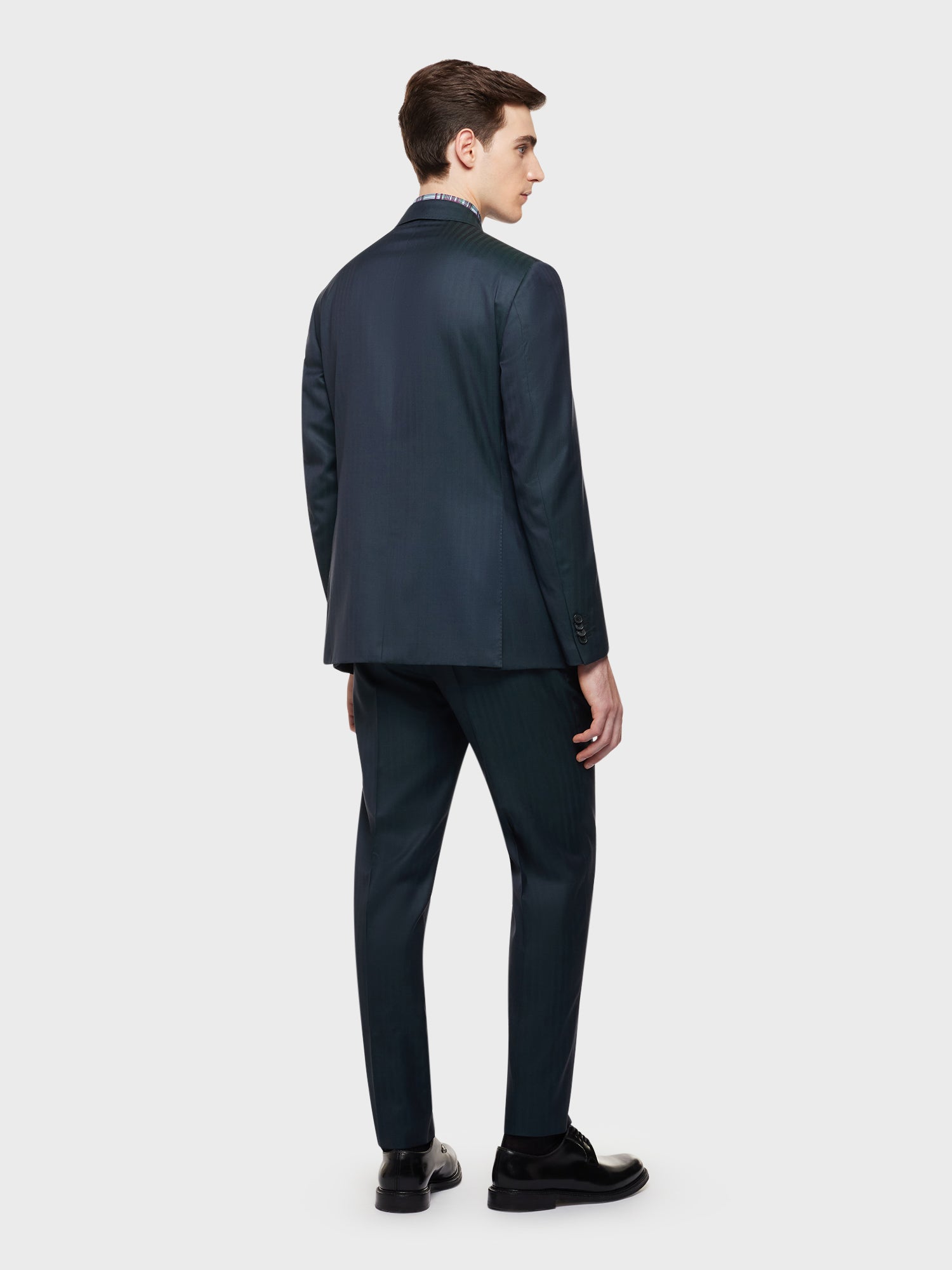 Caruso Menswear Abbigliamento Uomo Abito norma doppiopetto in solaro di lana e seta verde indossato