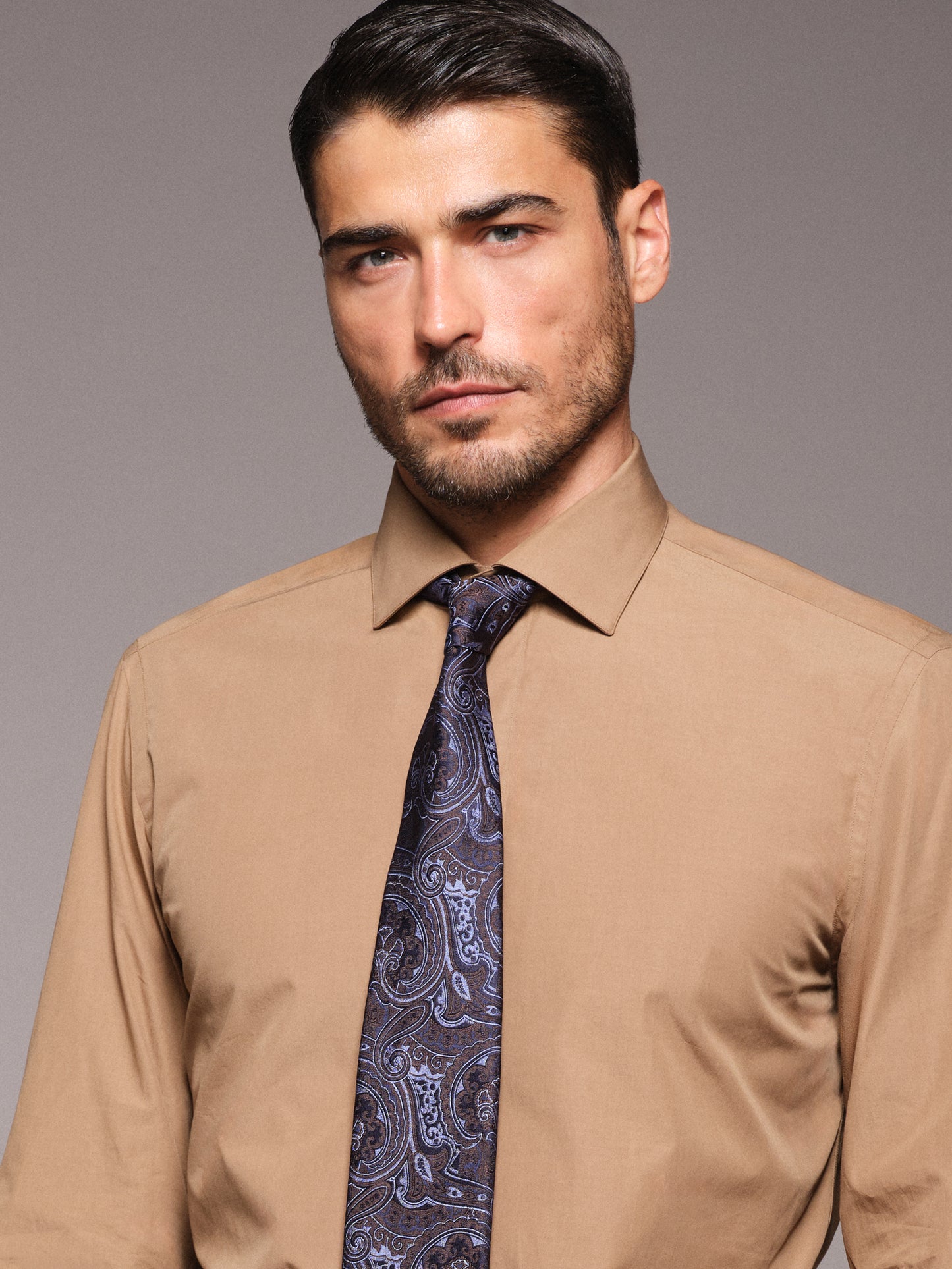 Seven-fold tie in blue silk with a paisley motif