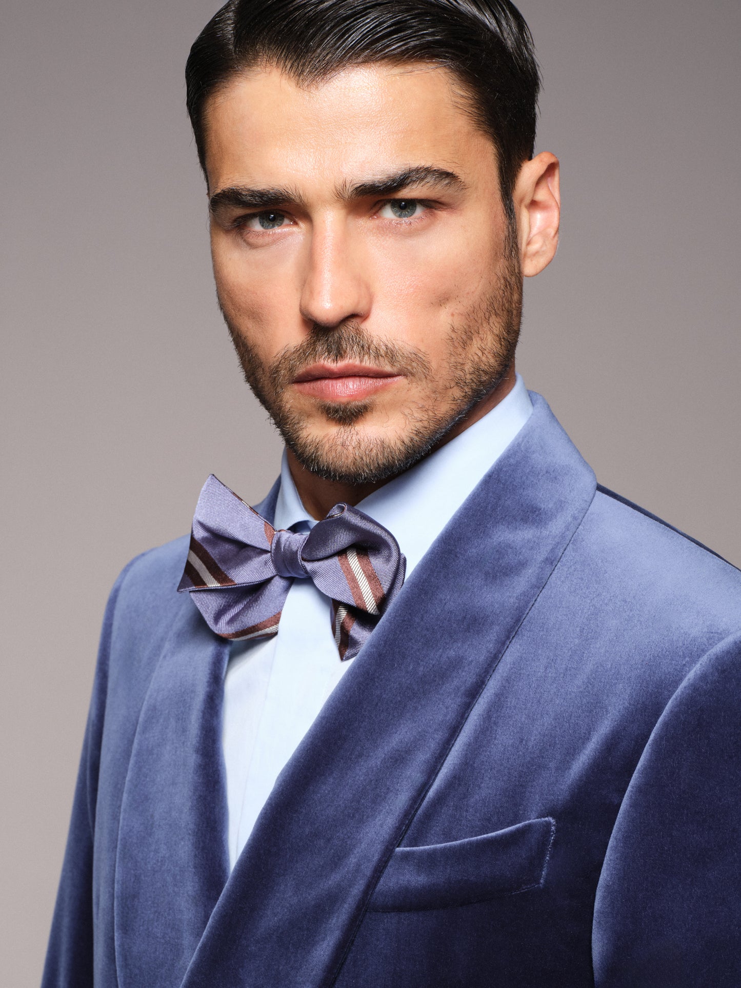 Self-tie bow tie in blue silk with a regimental motif