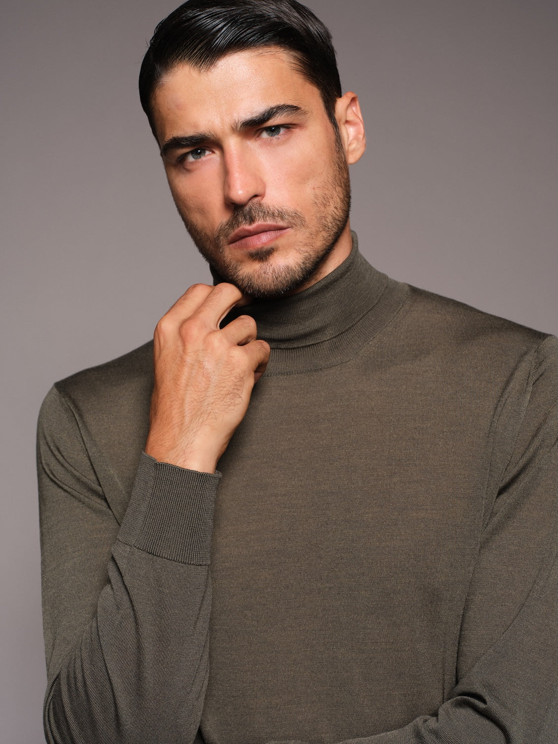 Turtleneck in green wool, silk and cashmere