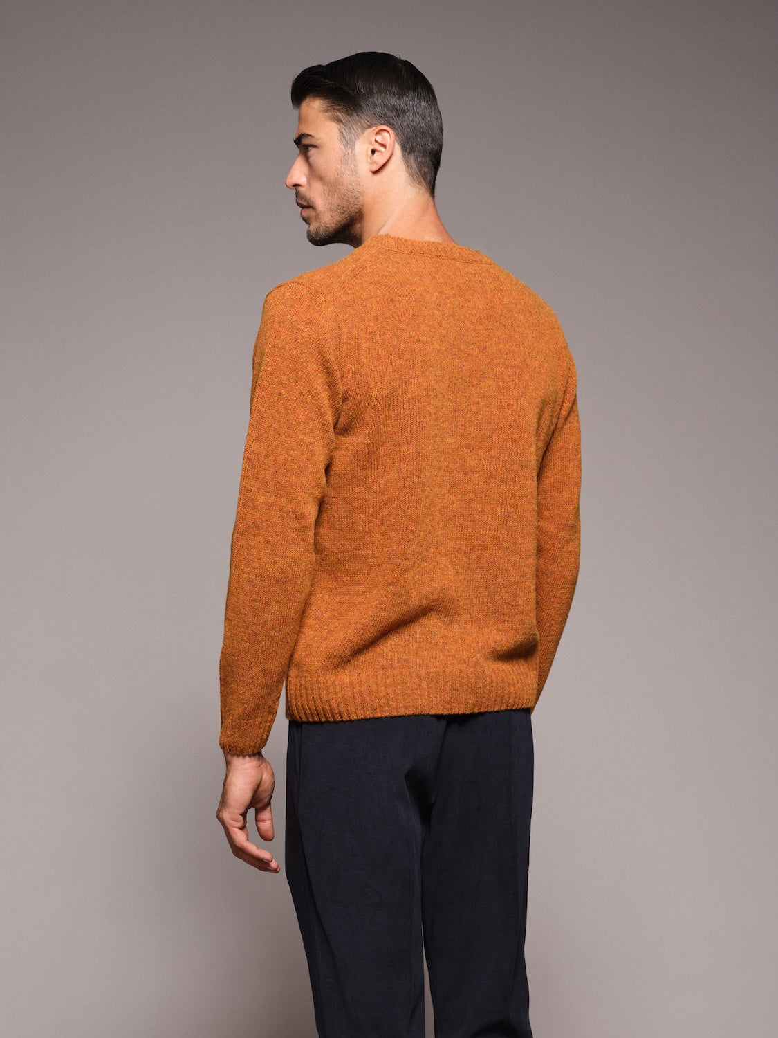 Crewneck sweater in burgundy Shetland wool