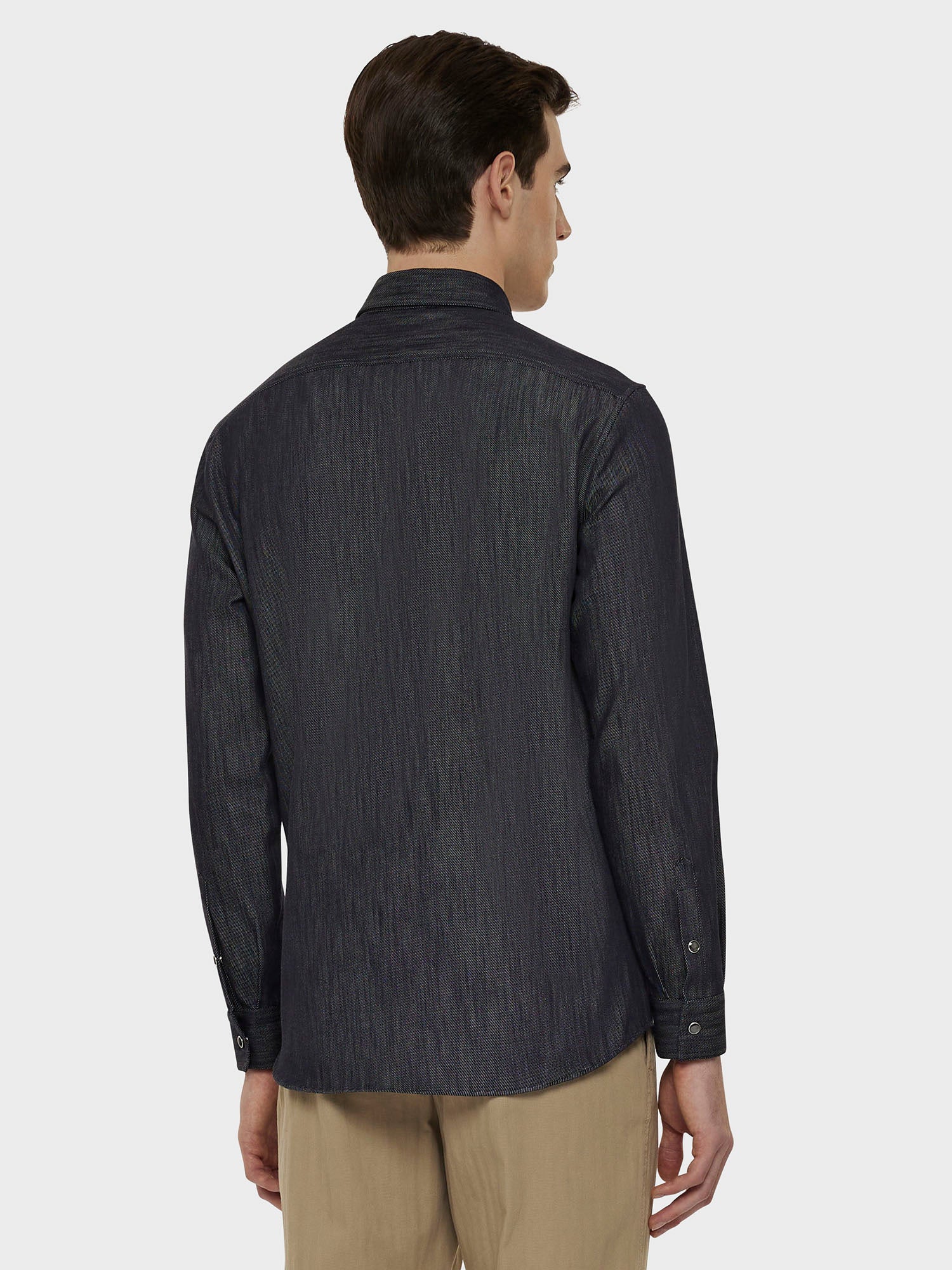Caruso Menswear Abbigliamento Uomo Camicia in cotone denim blu scuro indossato back