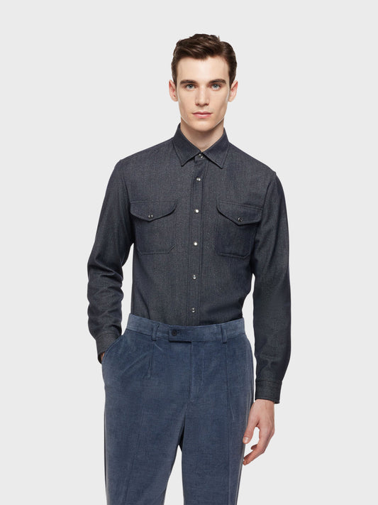 Caruso Menswear Abbigliamento Uomo Camicia in lana e cotone effetto denim blu scuro indossato front