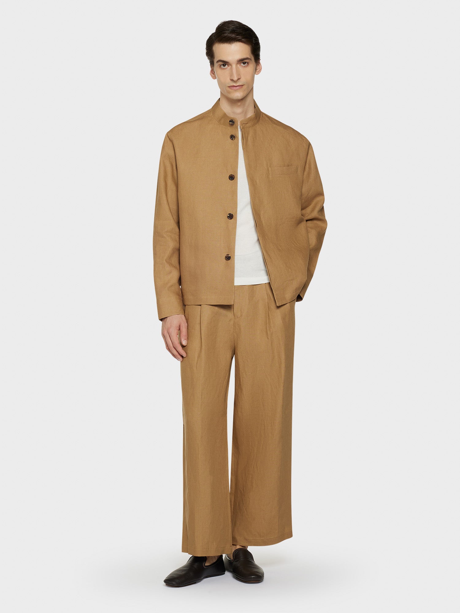 Caruso Menswear Abbigliamento Uomo Pantaloni Pantalone ampio in lino irlandese color cammello look 3