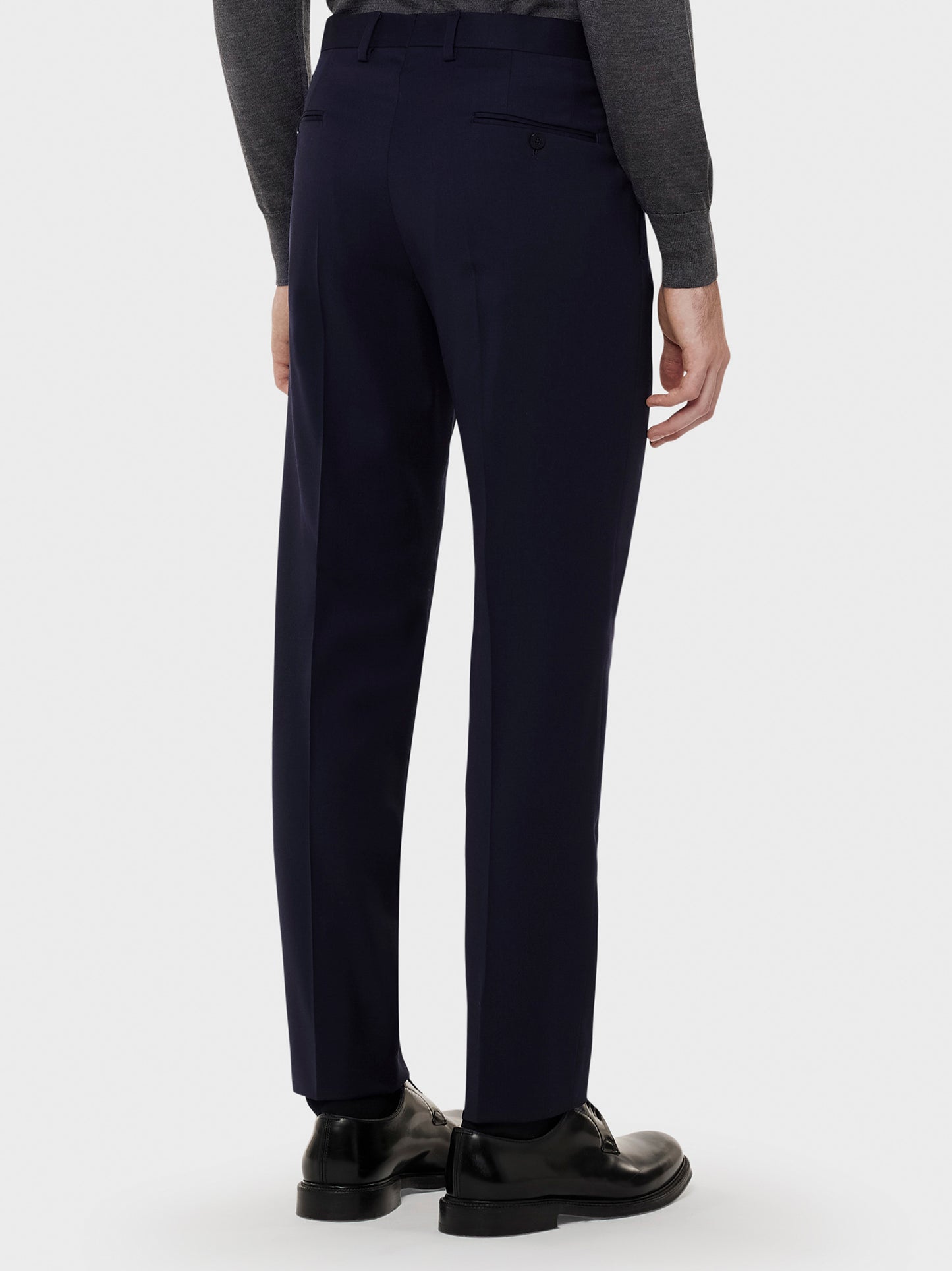 Caruso Menswear Abbigliamento Uomo Pantalone in lana tecnica blu indossato back