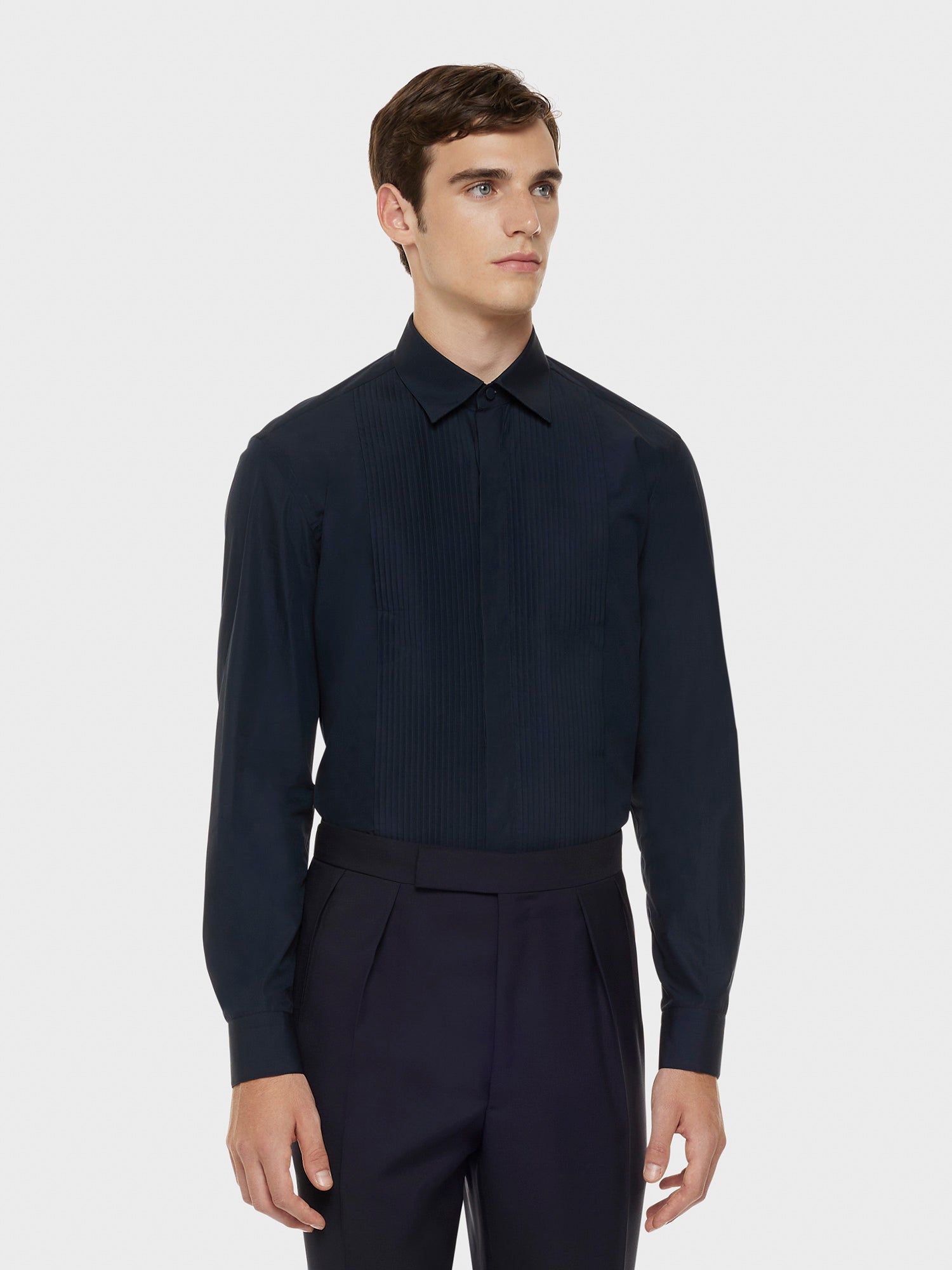 Caruso Menswear Abbigliamento Uomo Camicia da cerimonia in cotone blu notte indossato front