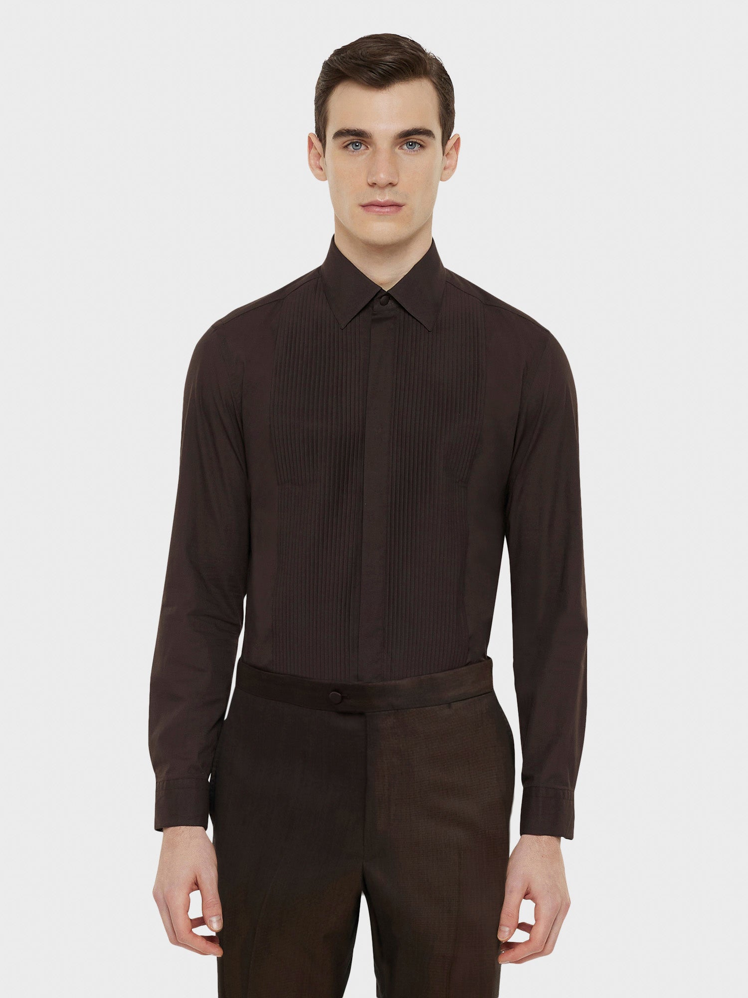 Caruso Menswear Abbigliamento Uomo Camicia da cerimonia in cotone marrone indossato front