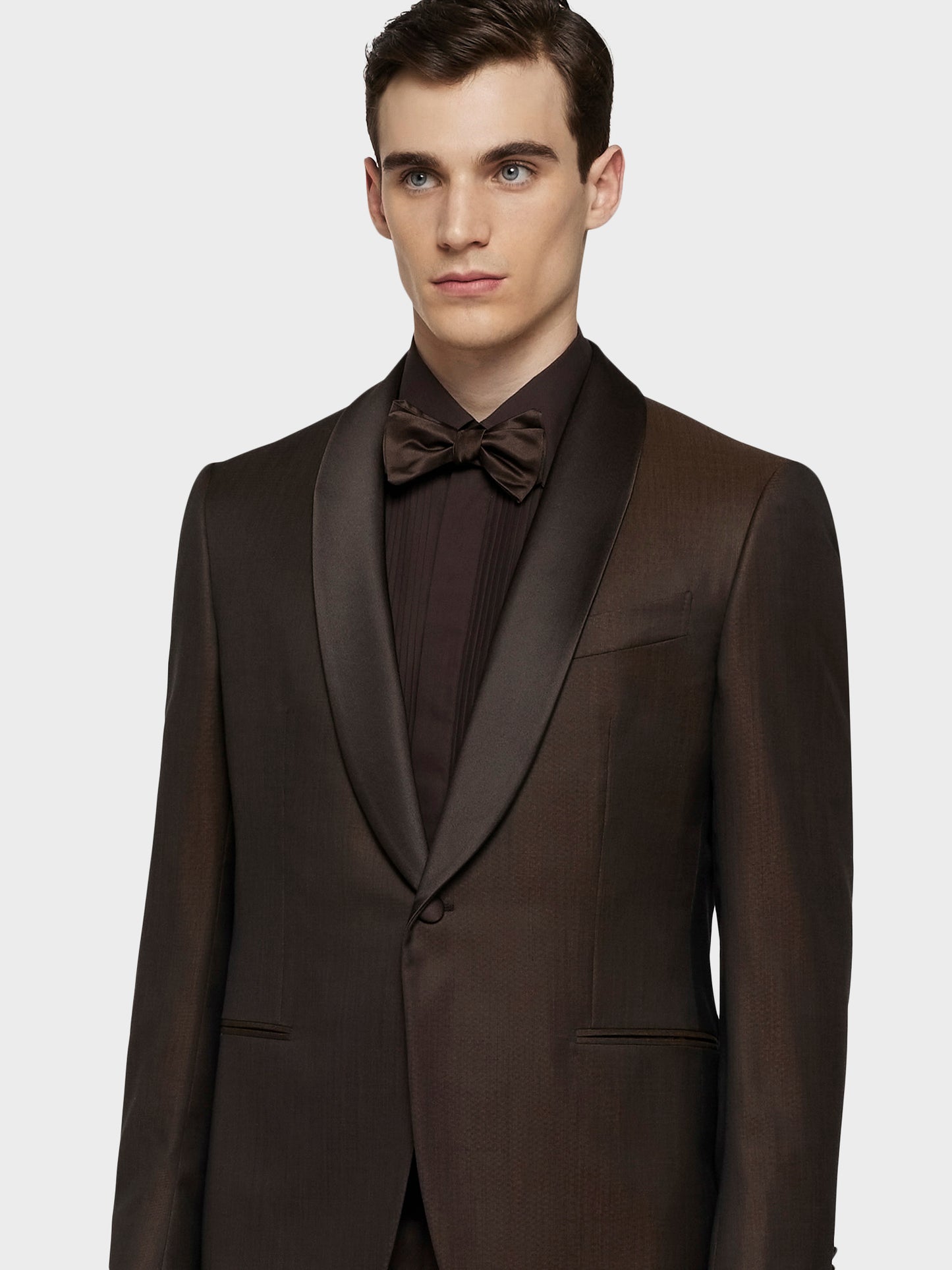 Caruso Menswear Abbigliamento Uomo Abito smoking manon in lana e seta marrone indossato giacca