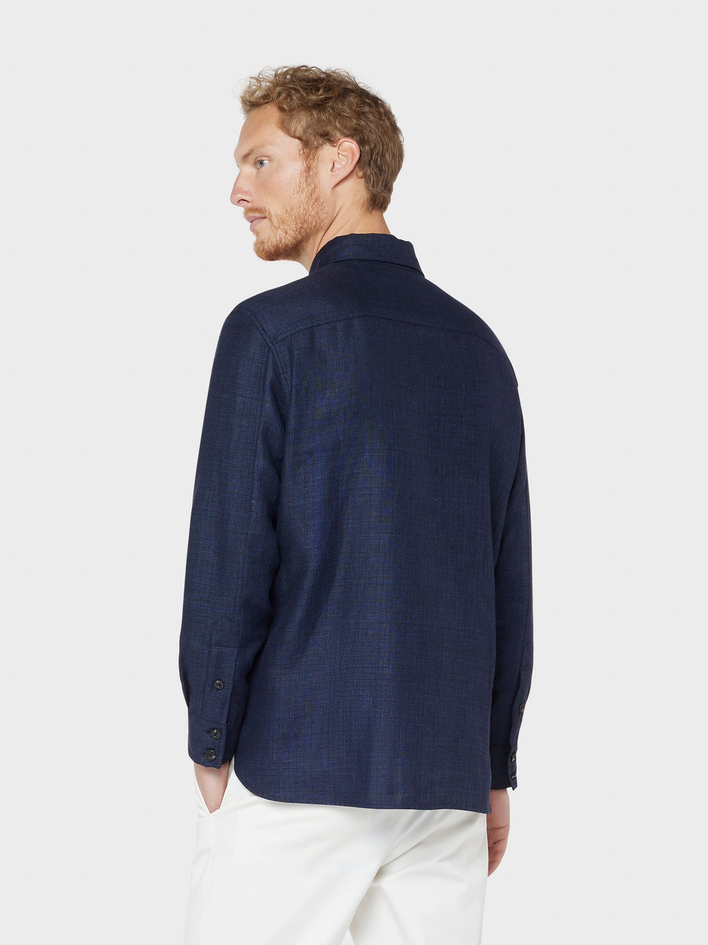 Caruso menswear Abbigliamento Uomo Overshirt estiva in lino e lana blu indossato back